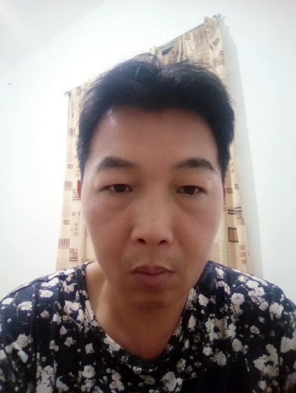 繁华哀伤的第一张照片--石狮征婚网