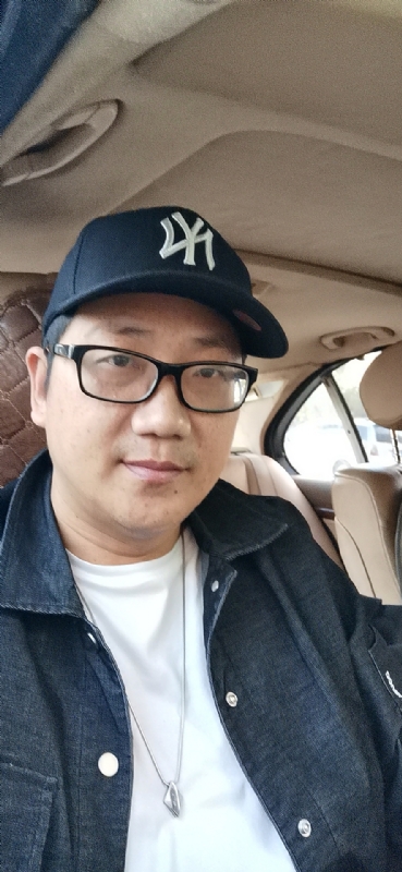 拥抱幸福的第一张照片--石狮征婚网