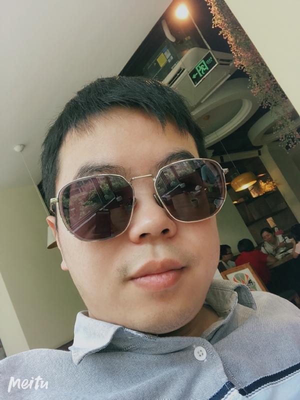 月台等路人的第一张照片--石狮征婚网