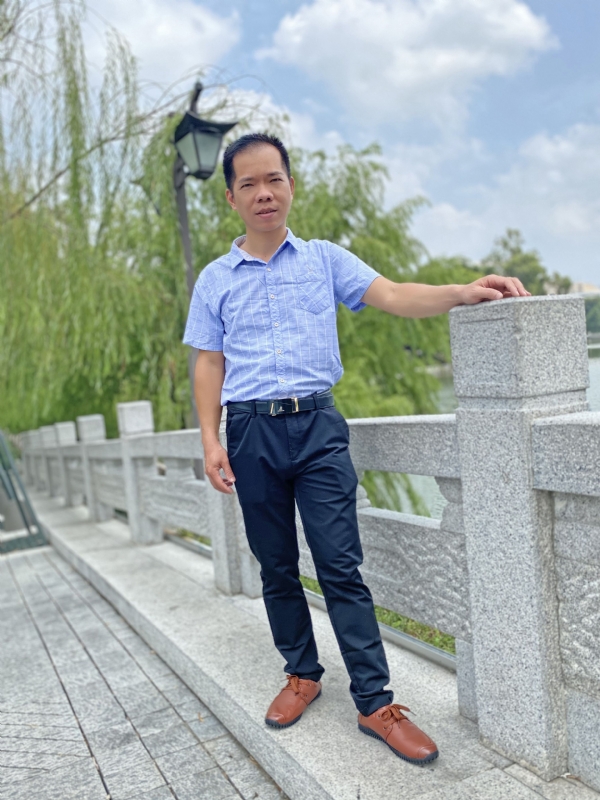 奇峰向阳的第一张照片--石狮征婚网