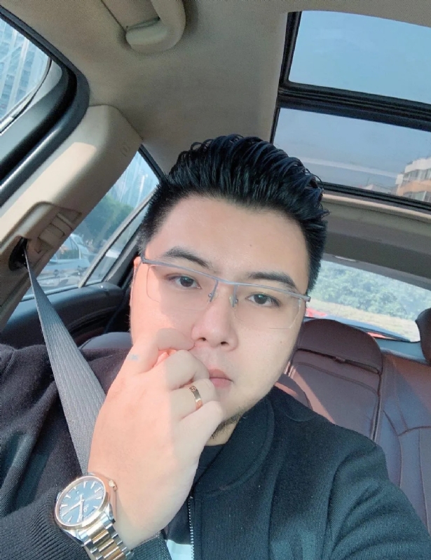 把苹果咬哭的第一张照片--石狮征婚网