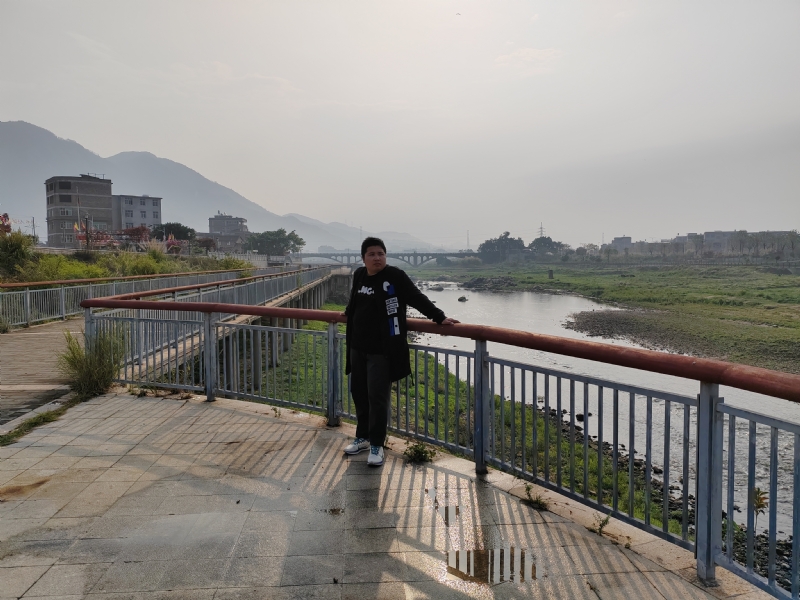 笑看蓝天的第一张照片--石狮征婚网