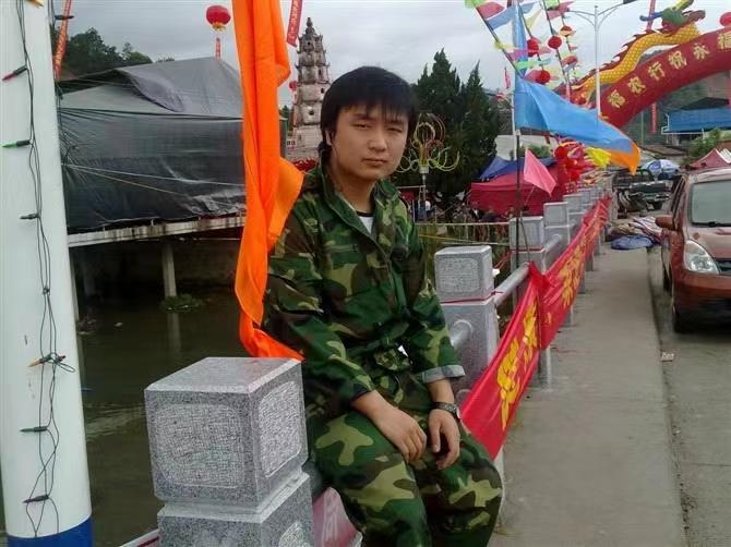 如影随形的第二张照片--石狮征婚网